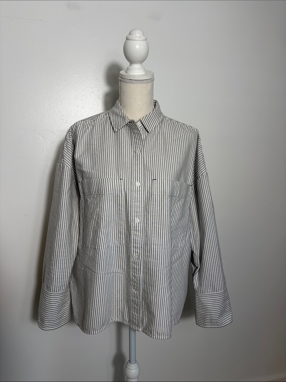 Everlane Cotton Striped Casual Button-Up Shirt in Gray and White Medium